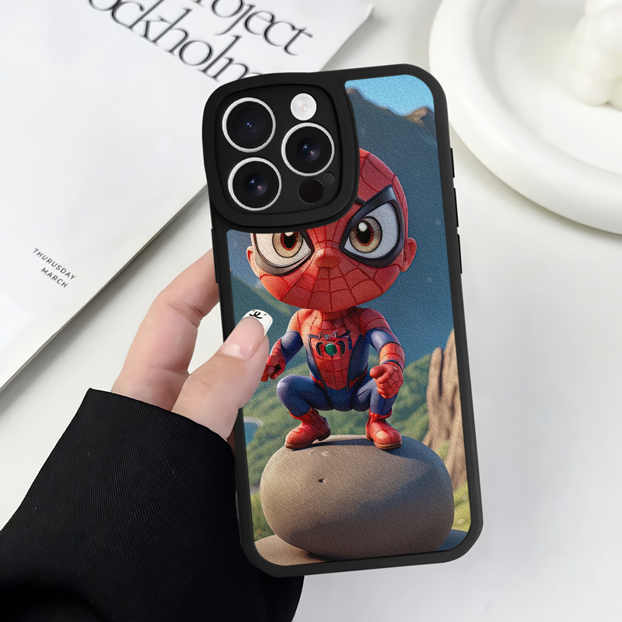 （画像用） Spider Man スパイダーマン 【iPhone 16シリーズ対応】シリコンスマホケース（レザー調） 材質：シリコン
